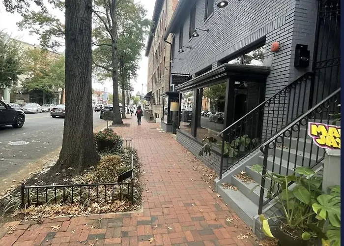 Dc Play House Bed And Breakfast